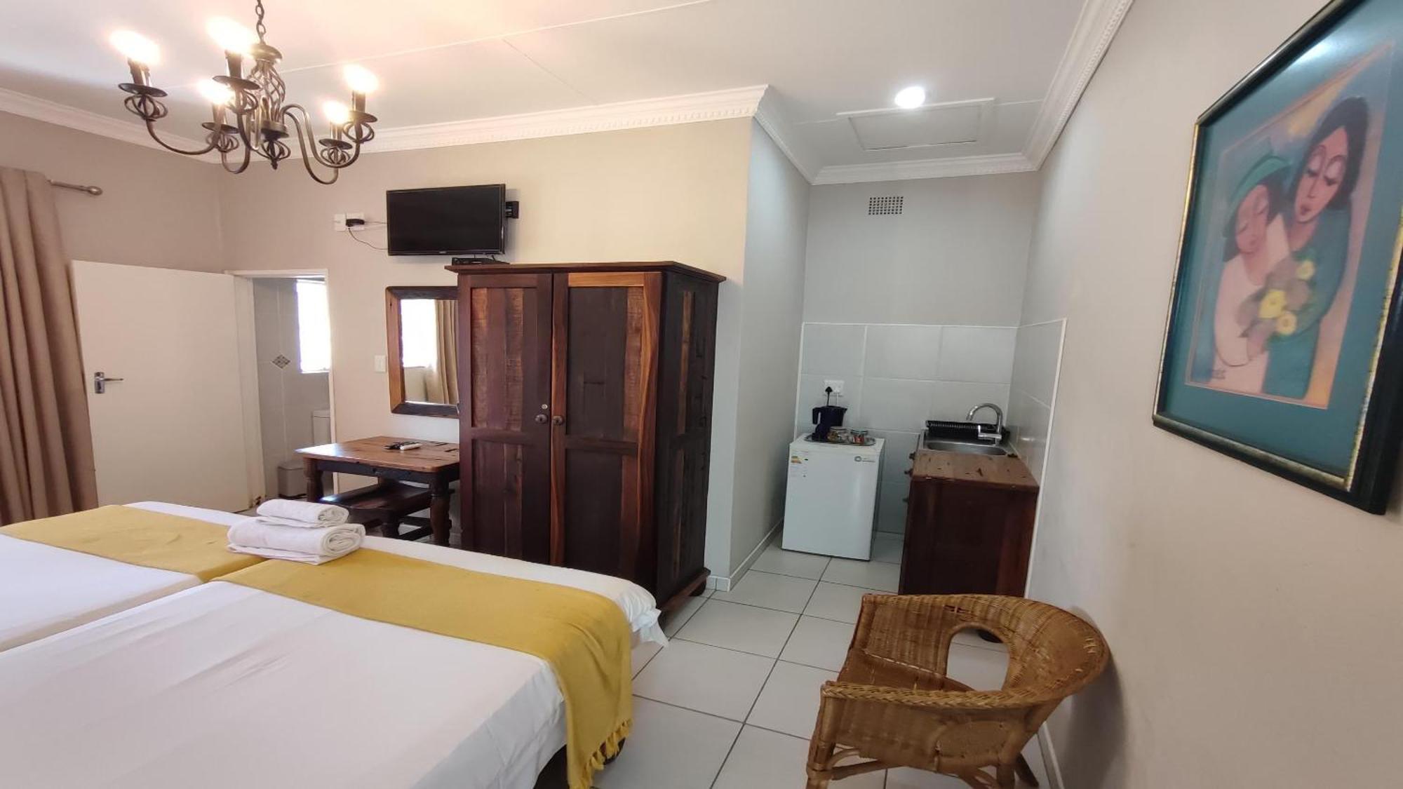 Bird'S Nest Guest House Keetmanshoop Zimmer foto